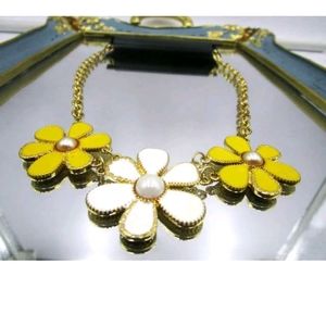New yellow & white flowers gold tone
